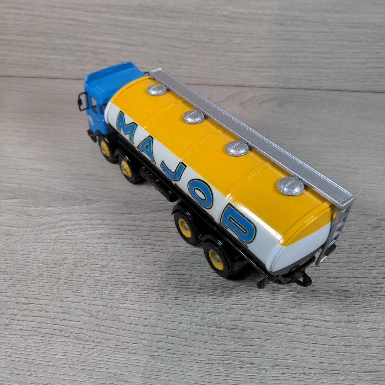 Corgi Classics Road Transport 97328 AEC Eliptical Tanker Major Die-Cast Model
