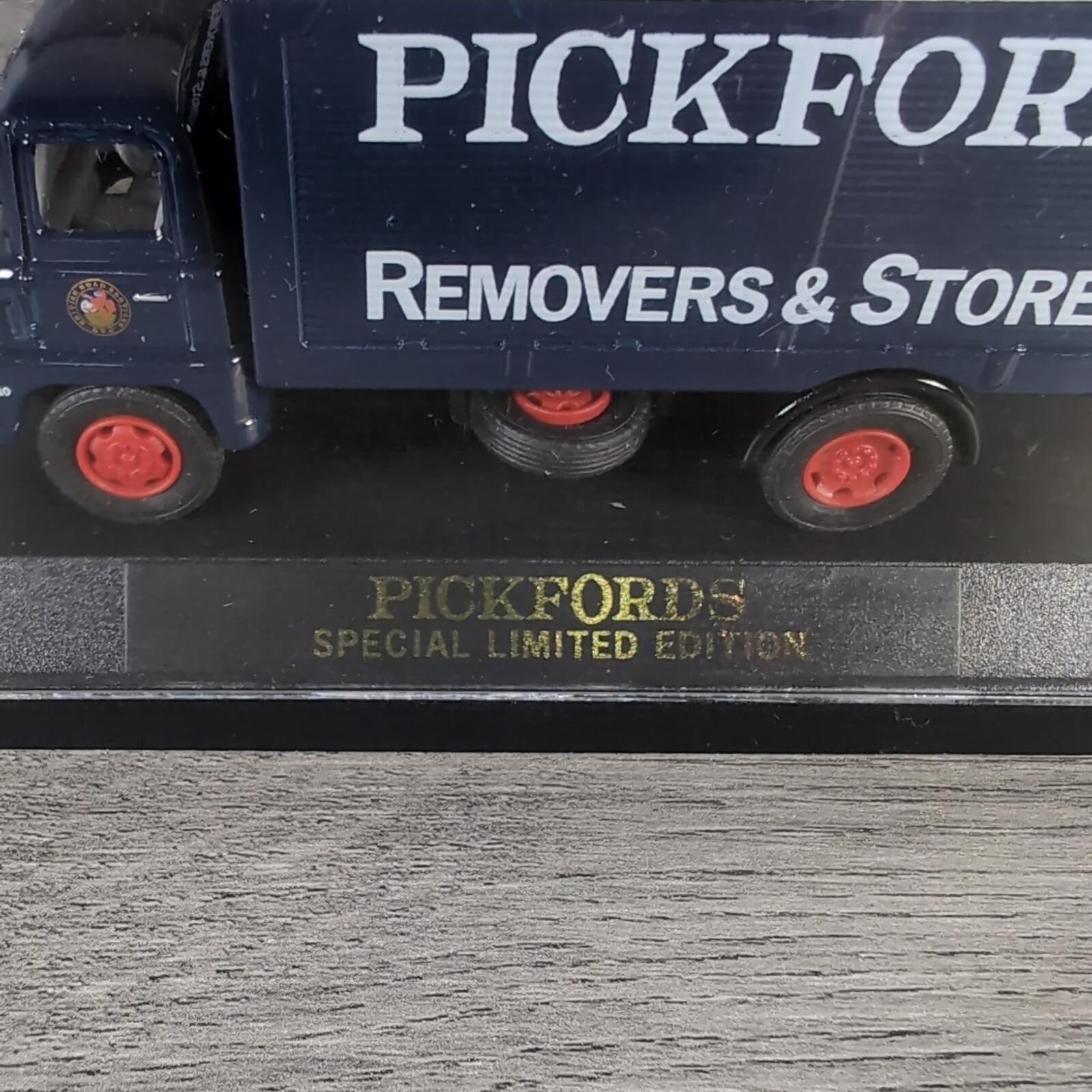Vanguards Special Limited Edition Thames Trader Van 1:64 Pickfords VA6003