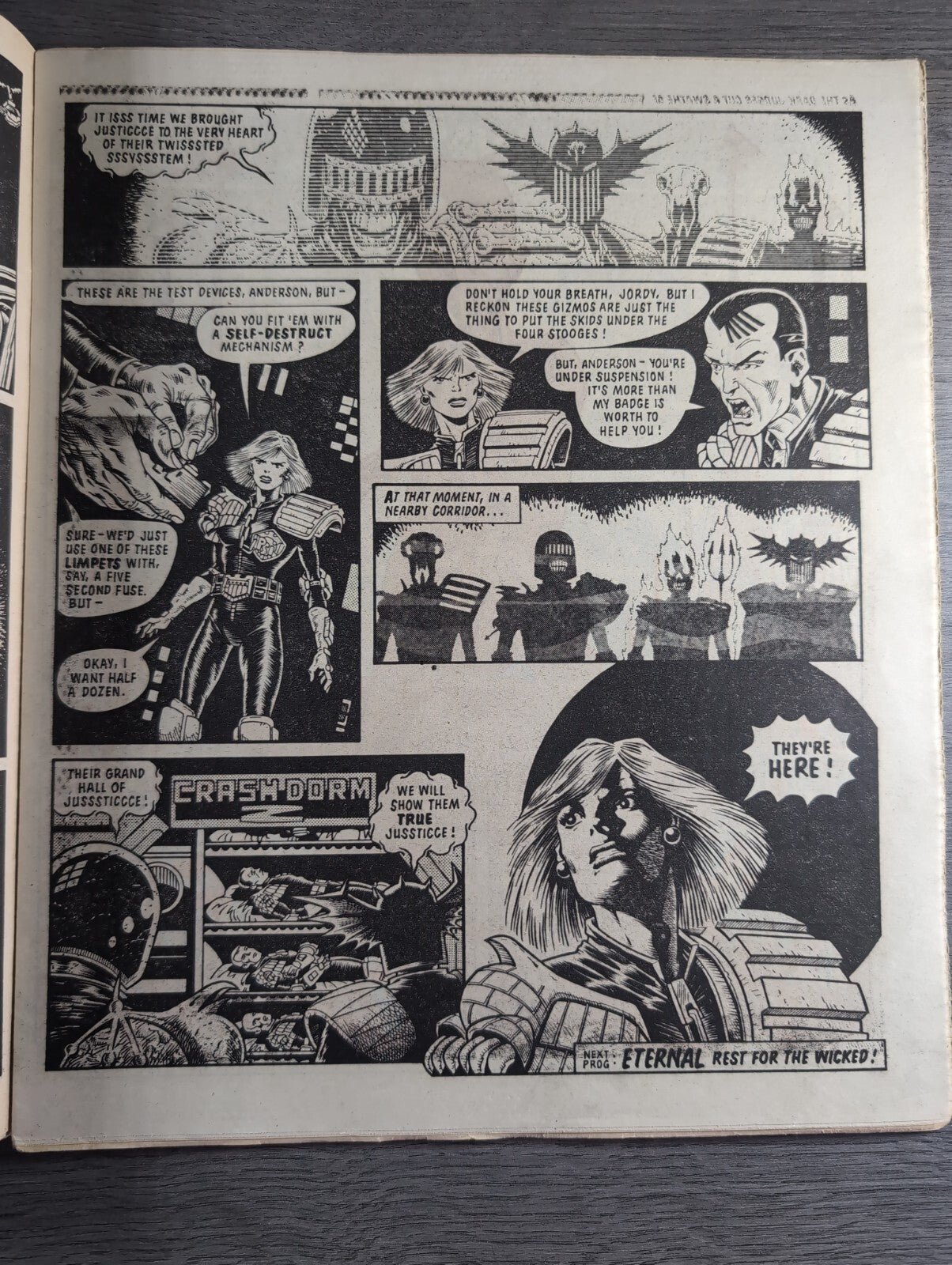 2000AD Prog 422 Featuring Judge Dread Comic 15th June 1985 Vintage Retro Comic