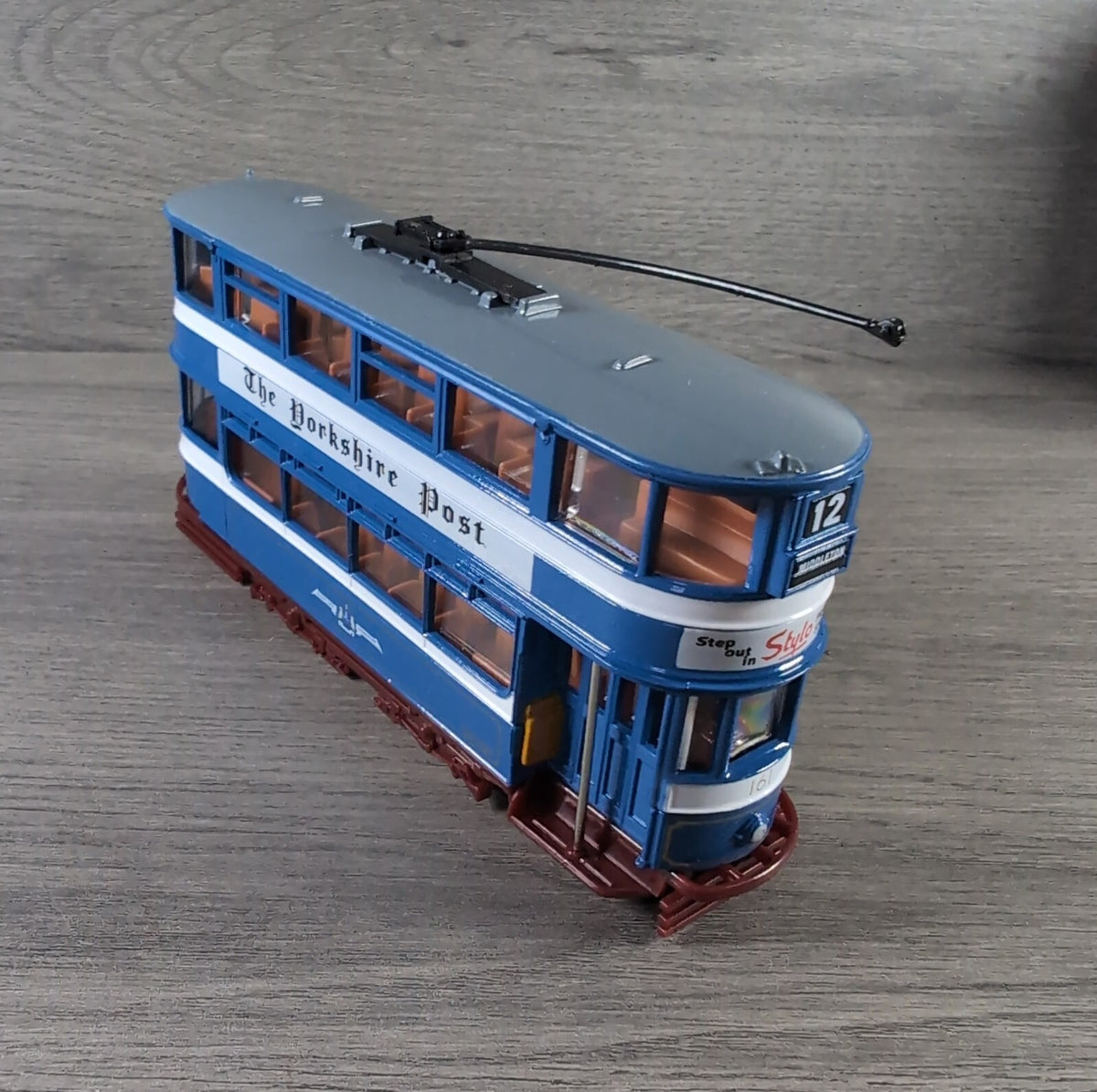 Exclusive First Editions E14301 Yorkshire Post Stylo Leeds Transport 1:76 Scale - Retrorama UK