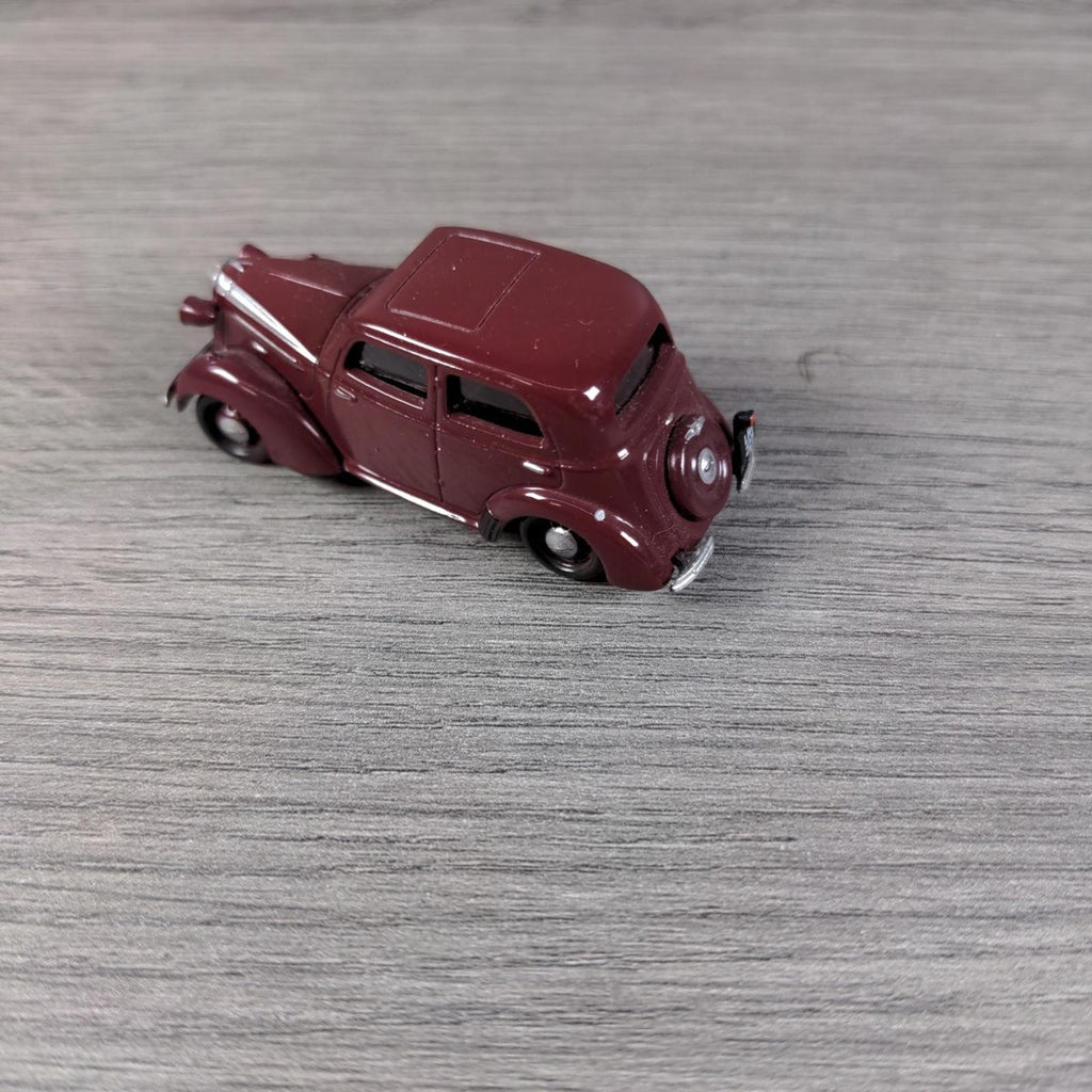 Classix Vauxhall Ten Four HIY 1948 Maroon Diecast Model 00 Gauge 1:76 Scale