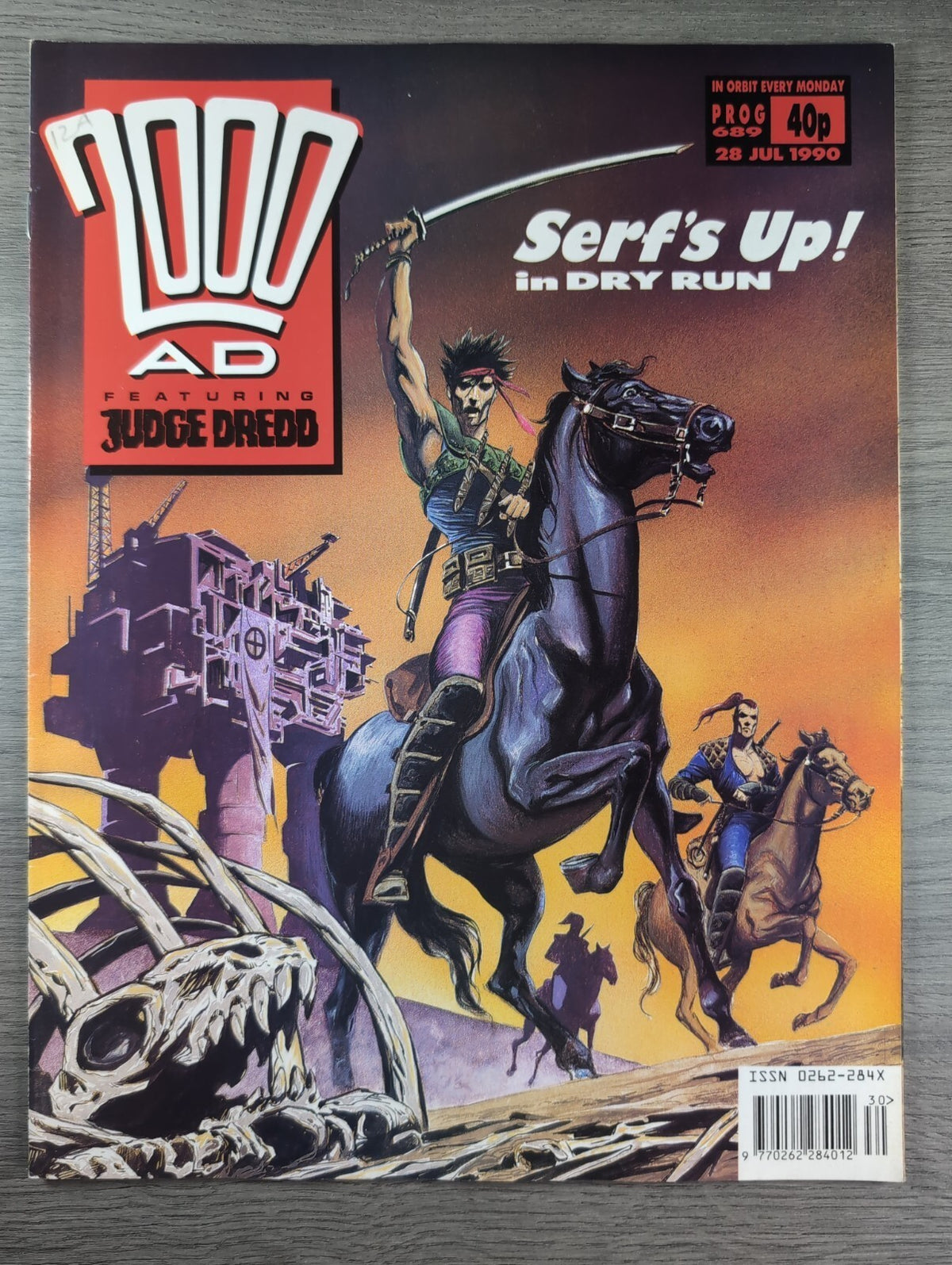 2000AD Prog 689 Featuring Judge Dredd Comic 28th July 1990 Vintage Retro Comic