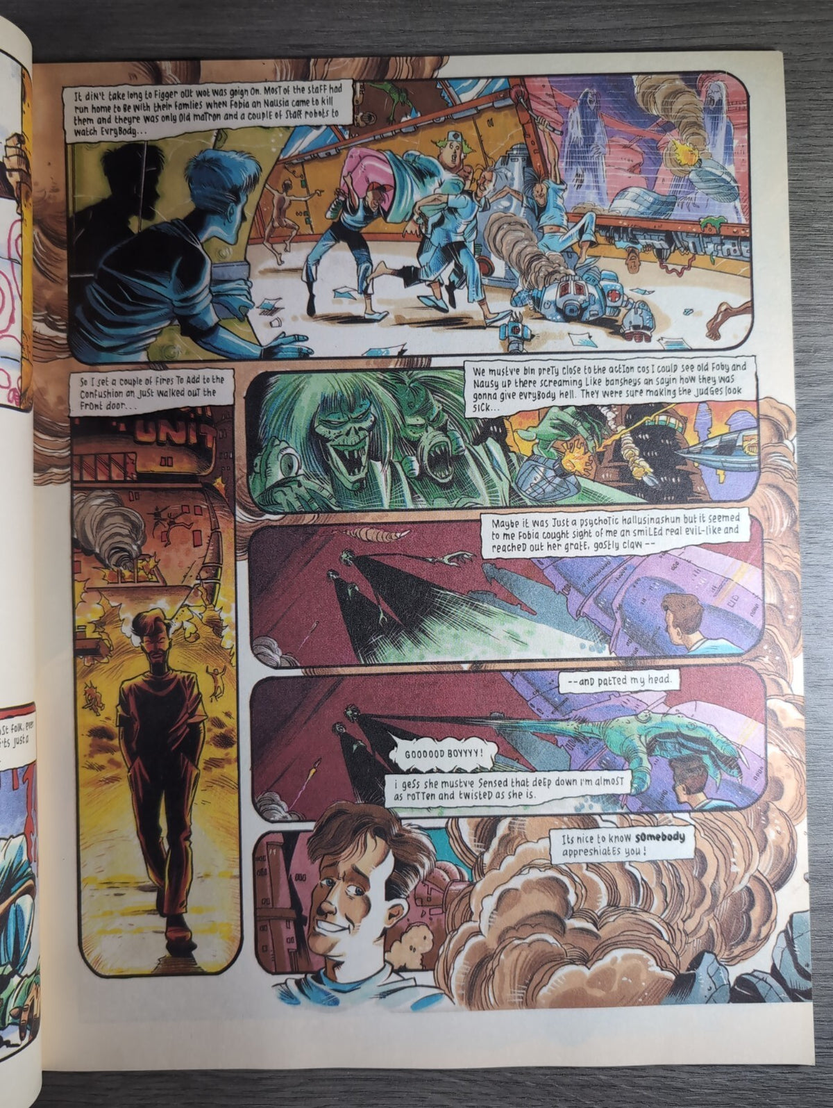 2000AD Prog 707 Featuring Judge Dredd Comic 1st Dec 1990 Vintage Retro Comic