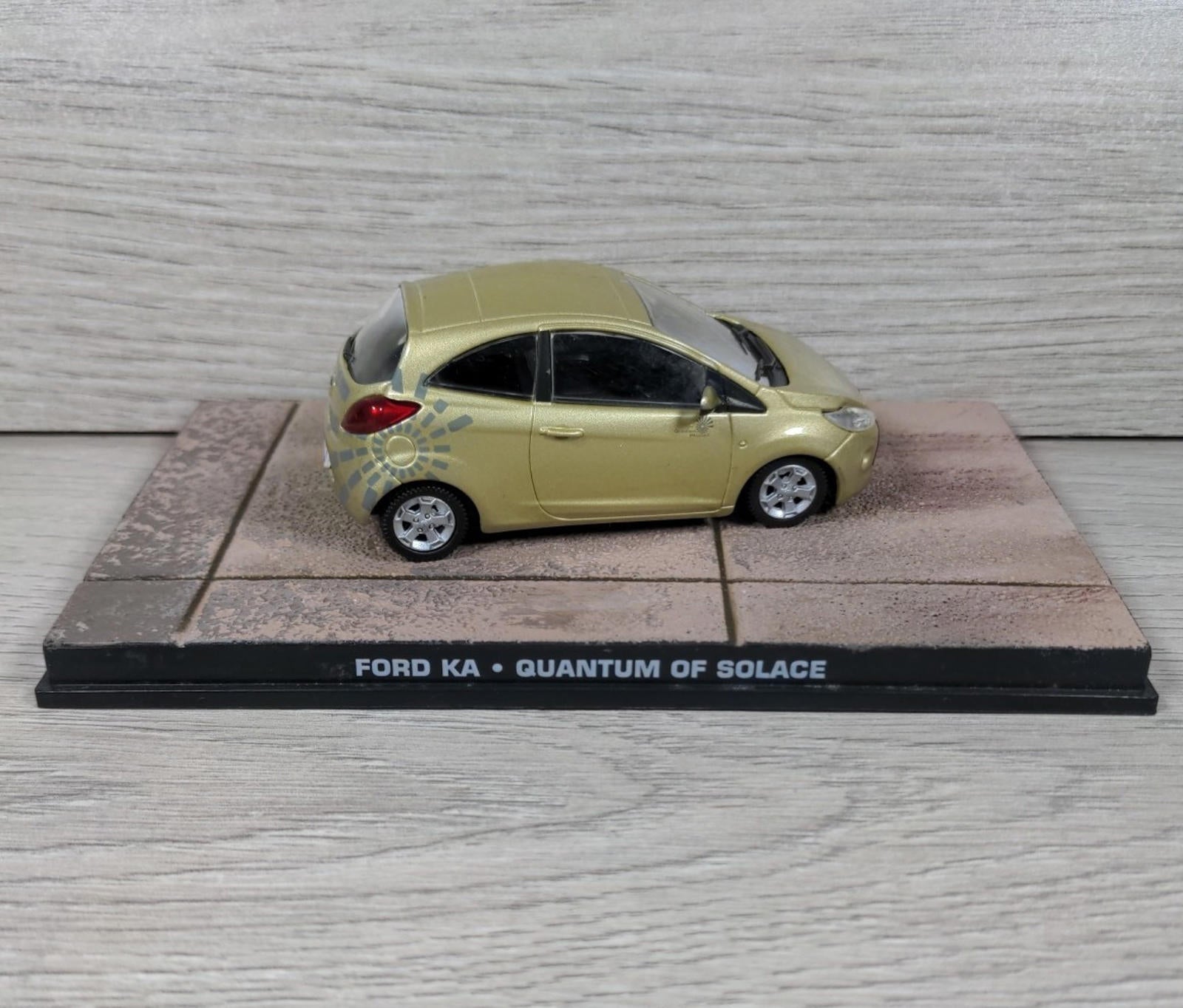 Eaglemoss James Bond 007 Ford KA Quantum Of Solace Diecast Car 1:43 Scale