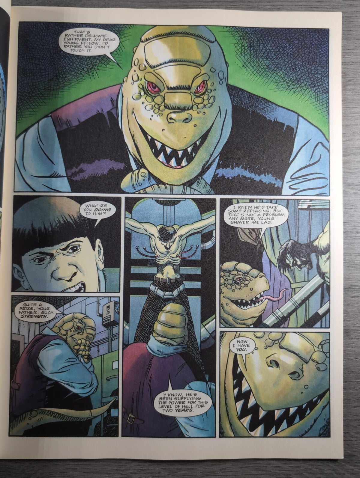 2000AD Prog 887 Featuring Judge Dredd Comic 13th May 1994 Vintage Retro Comic