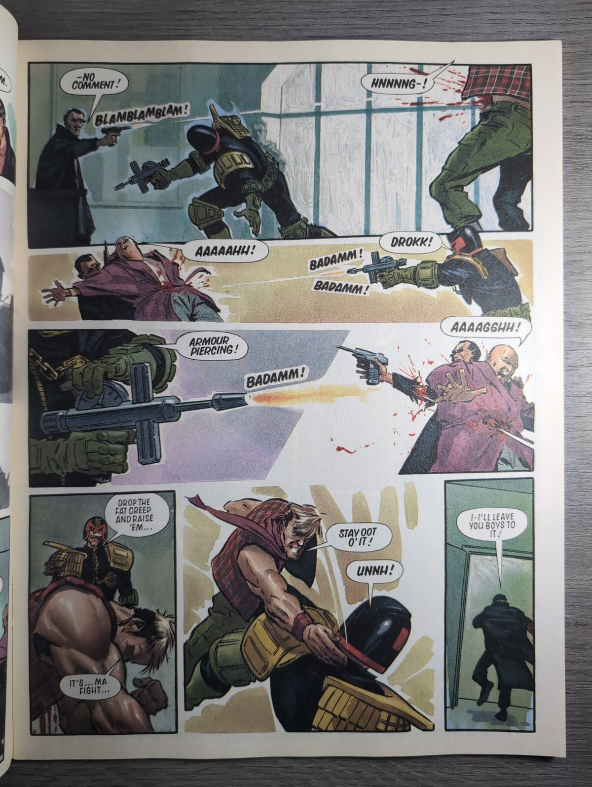 2000AD Prog 834 Featuring Judge Dredd Comic 8th May 1993 Vintage Retro Comic