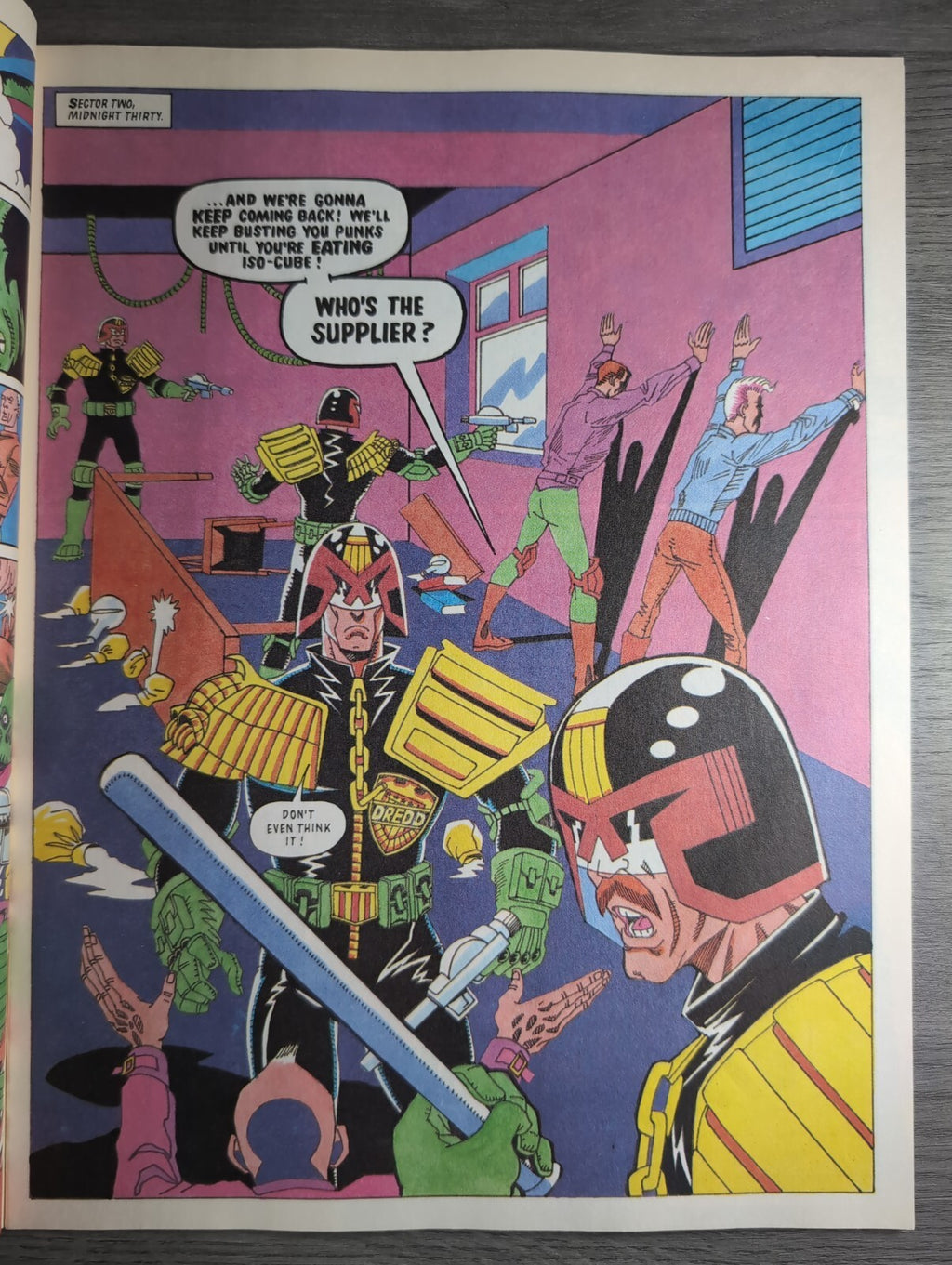 2000AD Prog 823 Featuring Judge Dredd Comic 20th Feb 1993 Vintage Retro Comic