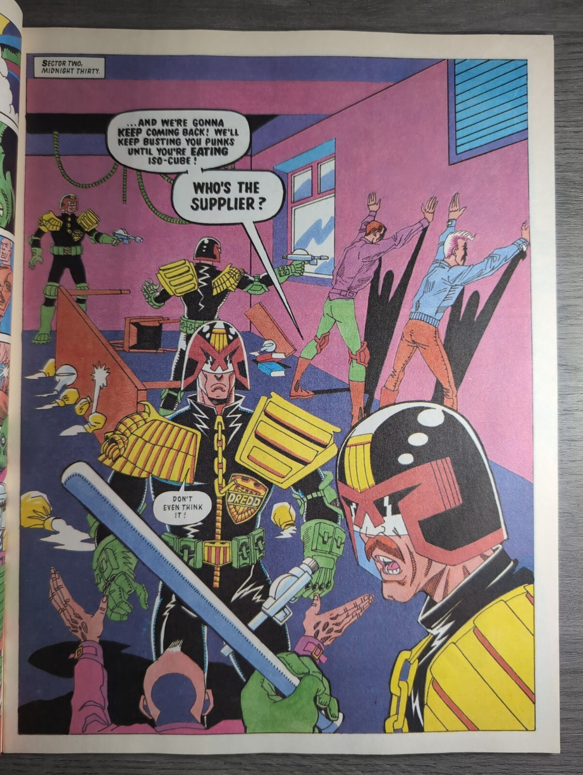 2000AD Prog 823 Featuring Judge Dredd Comic 20th Feb 1993 Vintage Retro Comic