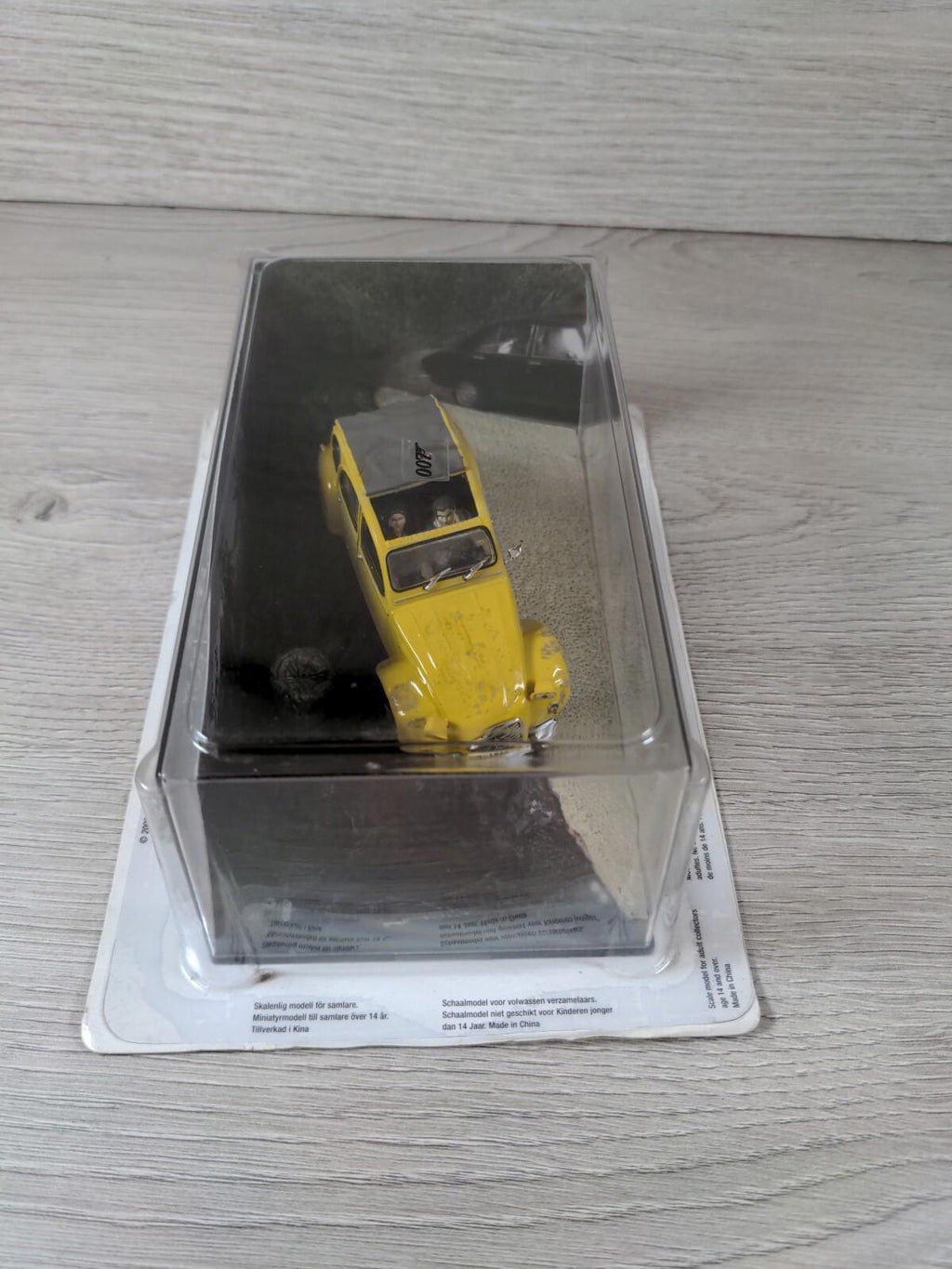 Eaglemoss James Bond 007 Citroen 2CV Diecast Car 1:43 Scale + Magazine #5