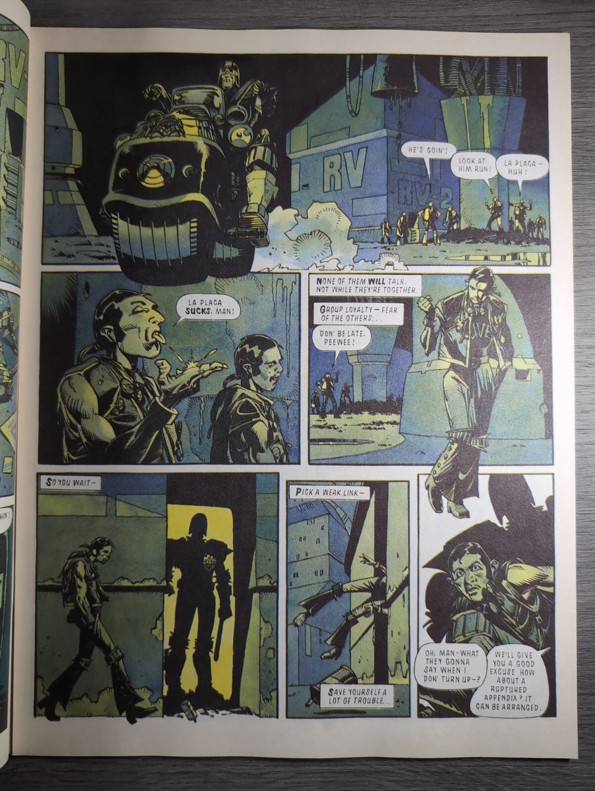 2000AD Prog 718 Featuring Judge Dredd Comic 16th Feb 1991  Vintage Retro Comic