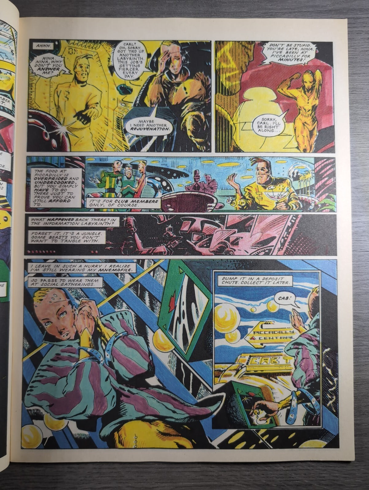 2000AD Prog 672 Featuring Judge Dredd Comic 31st March 1990 Vintage Retro Comic