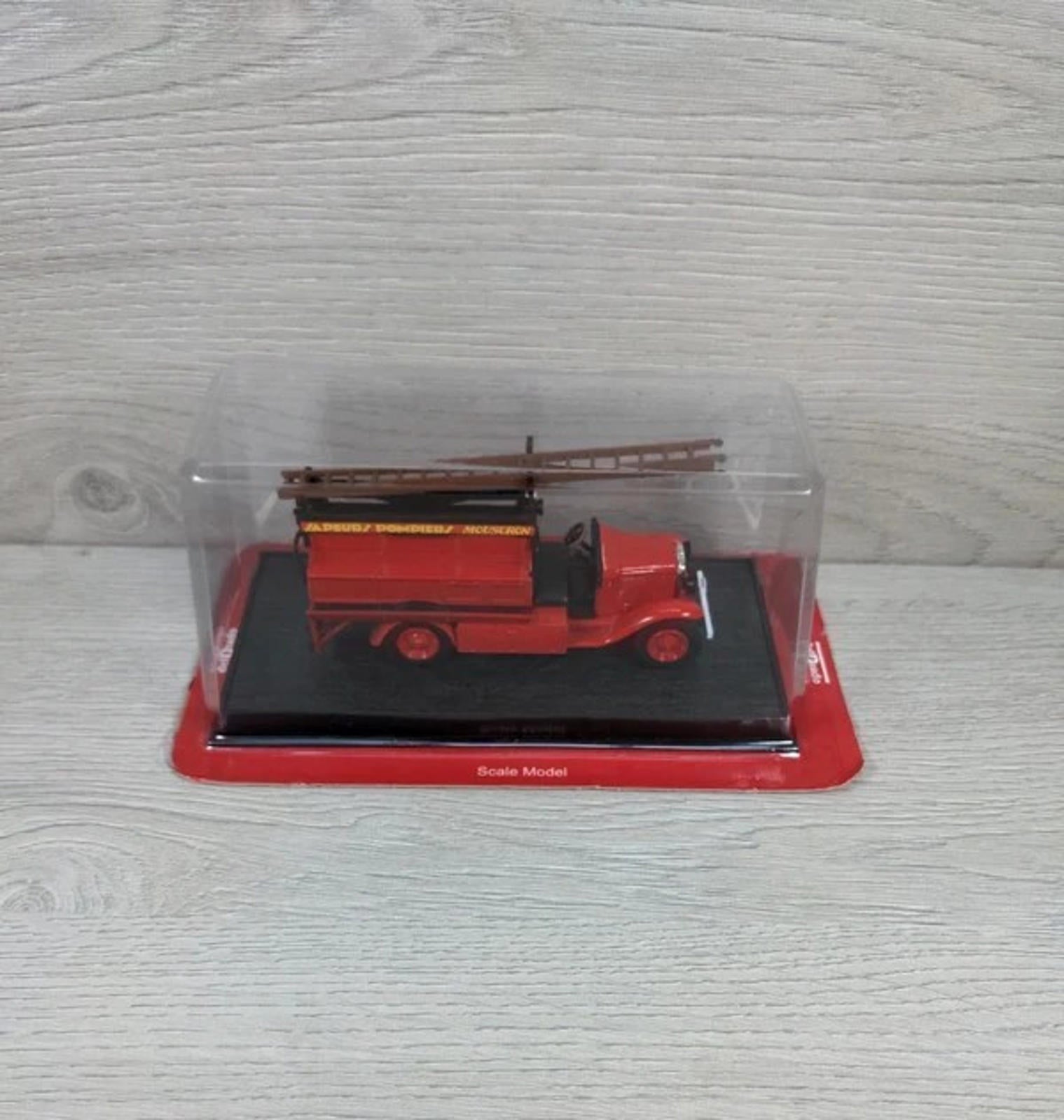 Del Prado Diecast 1929 Fire Engine Chevrolet 1:50 Scale Model - Retrorama UK