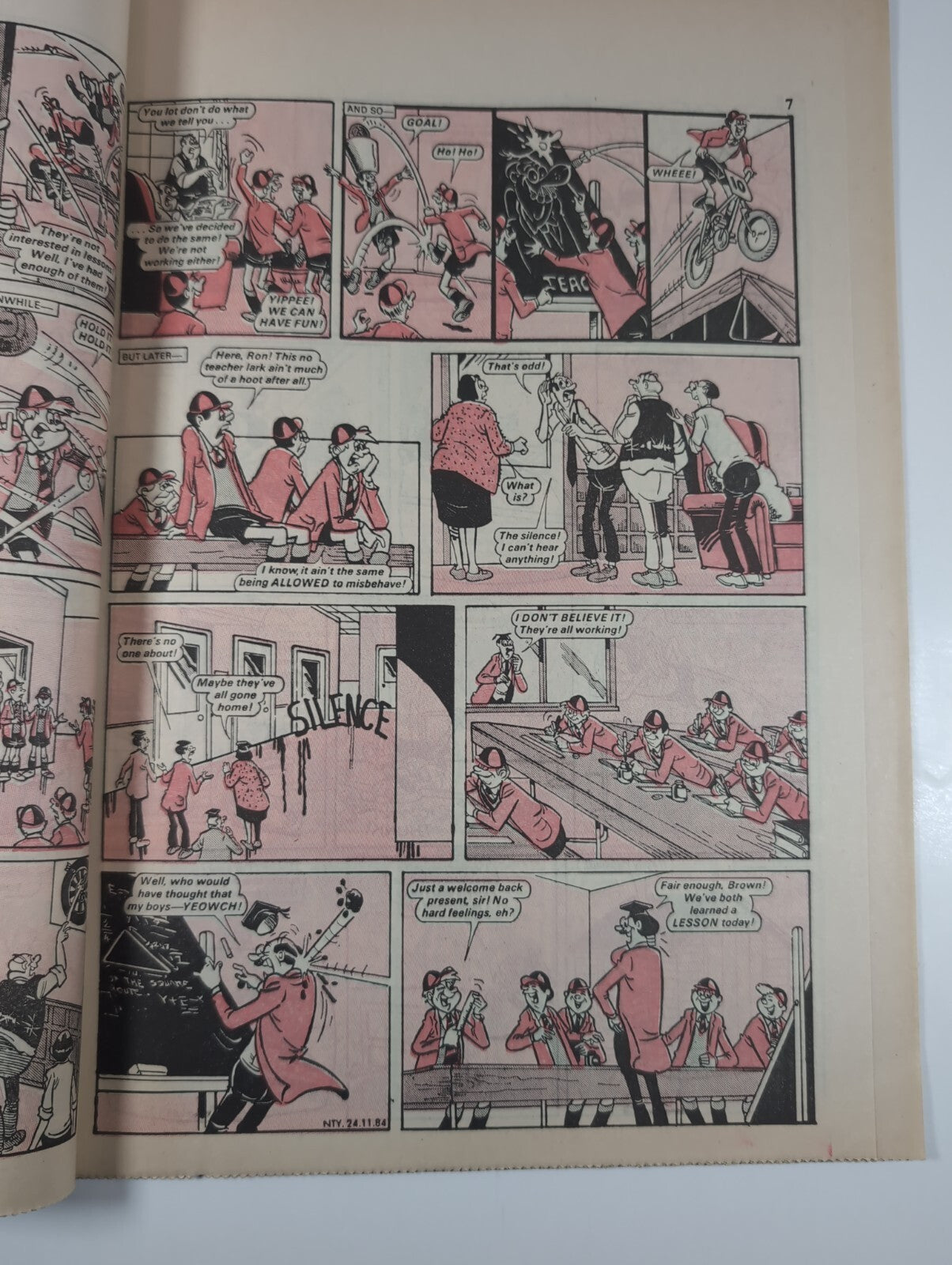 Nutty Comic Featuring Bananaman Issue No. 250 Nov 24th 1984 Vintage Retro Comic