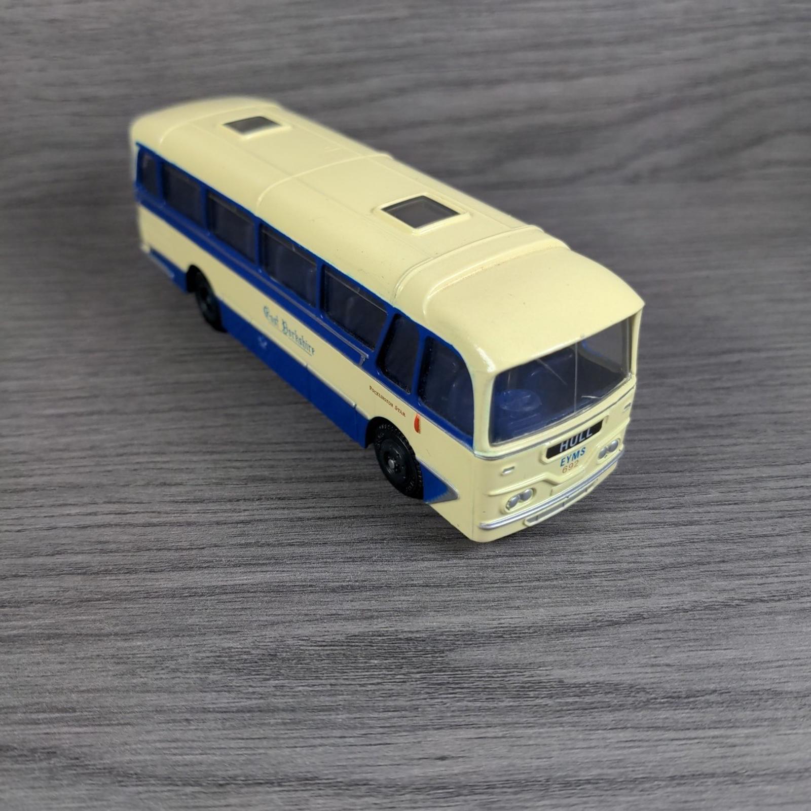 Exclusive First Editions EFE Cavalier Coach 12102 Diecast Model 1:76 Scale