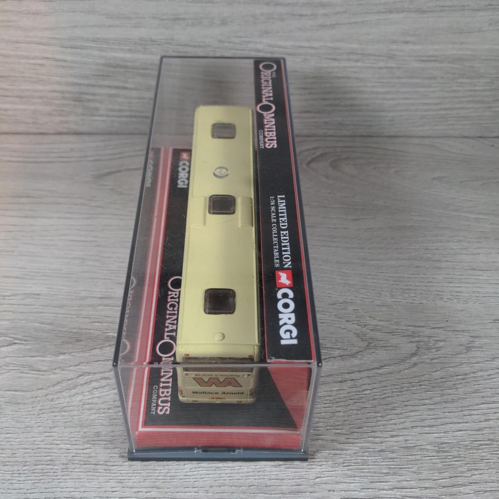 Corgi Original Omnibus 43801 Plaxton Excalibur Wallace Arnold Die-Cast Model