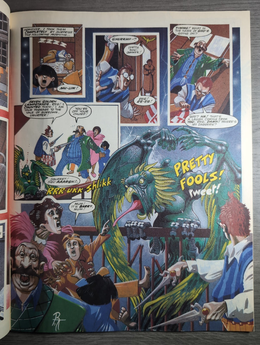 2000AD Prog 832 Featuring Judge Dredd Comic 24th April 1993 Vintage Retro Comic