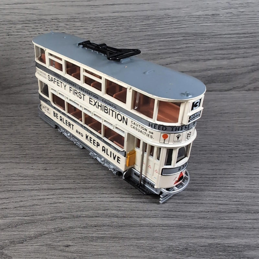 Exclusive First Editions EFE 13405 Leeds Tram Road Safety Diecast Model 1:76