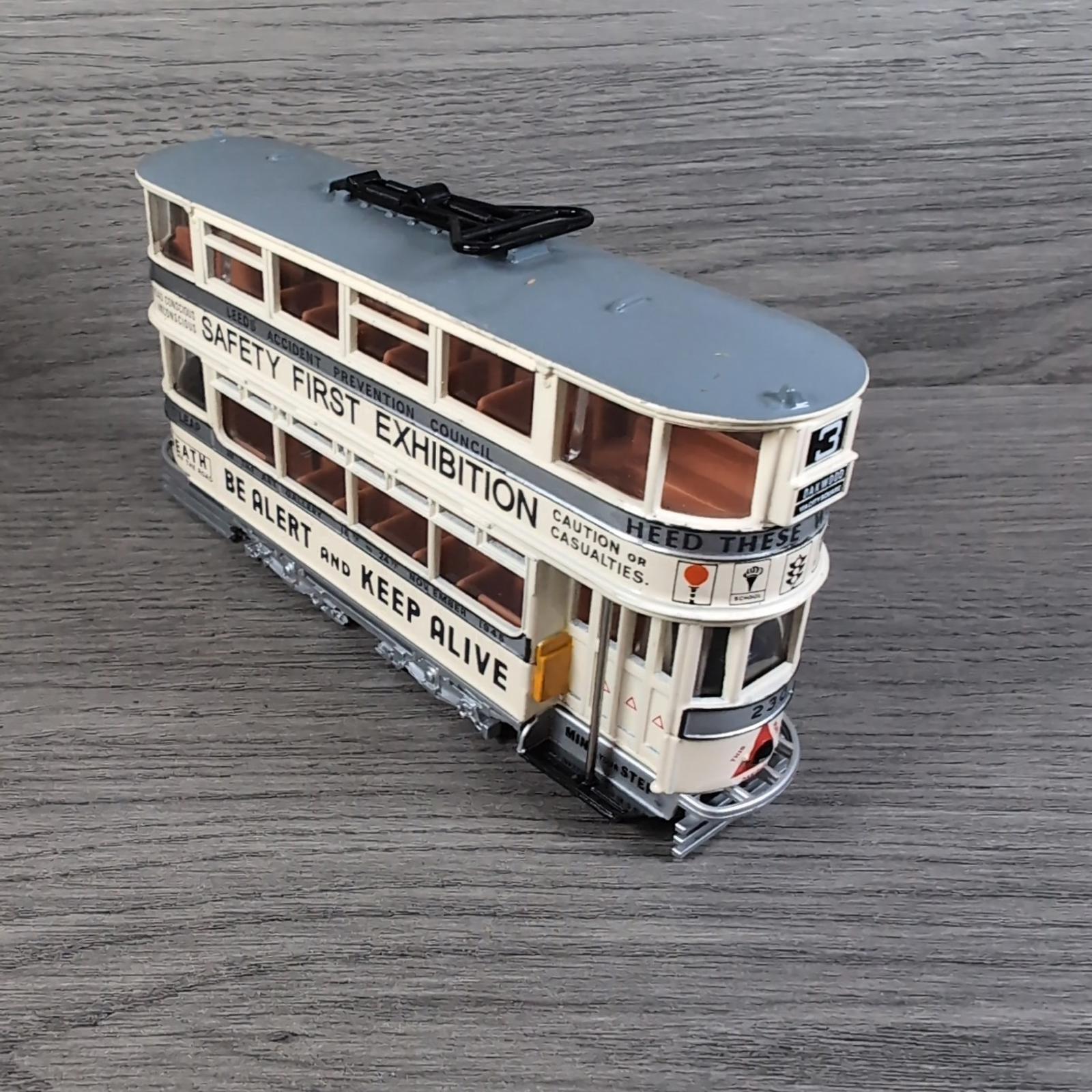 Exclusive First Editions EFE 13405 Leeds Tram Road Safety Diecast Model 1:76